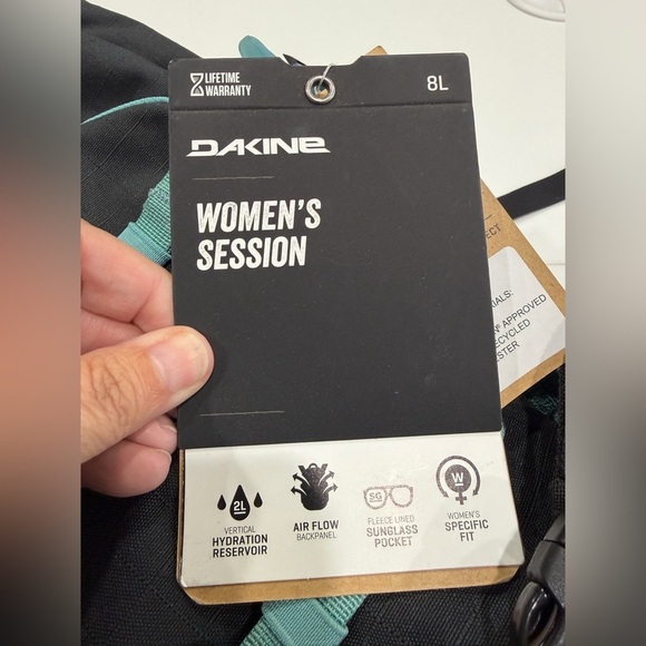 Dakine Women’s Session 8L Bike Hydration Backpack Pack Black Teal Bag NWT